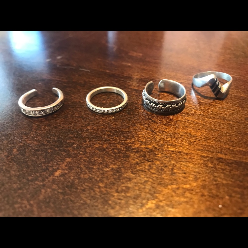 4 silver rings